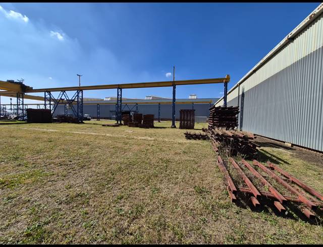 3,000M² INDUSTRIAL YARD TO LET IN ROODEKOP